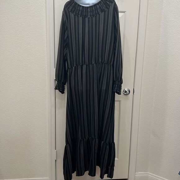 Terra & Sky Black Ruffled Tiered Dress Tie VNeck Long Bishop Sleeve Maxi Plus 3X - Picture 9 of 14